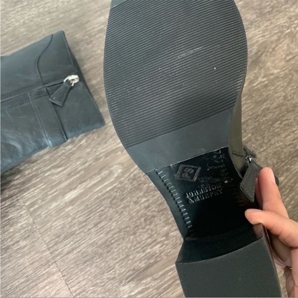 Johnston & Murphy block heel leather booties. Size 9.
Made in Brazil - Picture 5 of 13